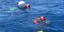 Peschereccio ribaltato al largo di Anzio, recuperato corpo del disperso