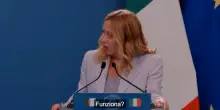 Incontro Meloni-Tebboune, problemi con le cuffie: la premier parla in francese