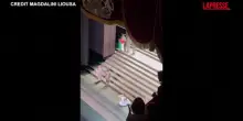 Londra, bandiera Palestina sul palco della Royal Opera House: caos in teatro