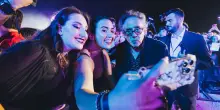 Tim Burton e Ghali al Lido Mercoledì a Roma dedicato alla piccola di Casa Addams