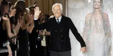 Giorgio Armani celebra i 50 anni della maison, mostra e sfilata a Brera