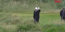 Scozia, Trump gioca a golf e ignora le domande dei giornalisti