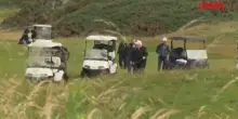Trump gioca a golf in Scozia mentre allesterno si infiamma la protesta