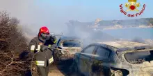 Incendio a Punta Molentis in Sardegna: fiamme in spiaggia e bagnanti in fuga