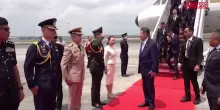 Cambogia-Thailandia, l’arrivo in Malesia del presidente thailandese: le immagini prima del vertice