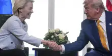 Dazi, Trump e von der Leyen siglano l’accordo Usa-Ue su tariffe al 15%: “Accordo più grande di tutti”