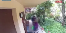 Bologna, raggirano anziana e le rubano 1 mln di euro: il video della truffa
