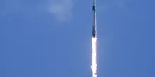 SpaceX, capsula Crew Dragon agganciata alla Stazione Spaziale internazionale: sbarca l’equipaggio
