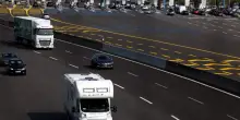 Traffico, esodo estivo: bollino nero sulle strade italiane, 13 milioni di auto in viaggio. Ecco le tratte interessate