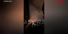Russia, attacco di droni ucraini su Sochi: le immagini del deposito petrolifero colpito