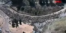 Giubileo dei giovani, le immagini del deflusso: un fiume di persone sulle strade e nelle metro di Roma