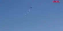 Gaza, aiuti umanitari lanciati su Deir al Balah