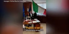 Rita De Crescenzo, la tiktoker nel Consiglio regionale della Campania: è bufera, consigliere espulso da Azione
