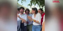 Pd, Elly Schlein alla Festa dellUnità di Villadossola: gira tra gli stand tra selfie e sorrisi