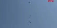 Continuano i lanci di aiuti sulla Striscia di Gaza