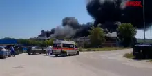 Incendio alla Carbon Line a Fano: evacuati i dipendenti, un ferito