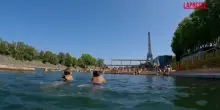 Parigi, un tuffo nella Senna per combattere il caldo