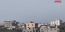Gaza, nuovo lancio di aiuti su Deir al-Balah