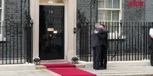 Ucraina, larrivo di Zelensky a Downing Street ricevuto da Starmer
