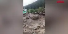 Alluvioni in Kashmir, almeno 32 morti e 50 dispersi: le immagini del fiume di fango