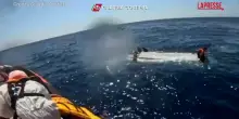 Migranti, naufragio a Lampedusa: le immagini dei soccorsi