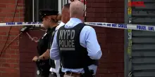 New York, morti e feriti per una sparatoria in un locale di Brooklyn: il video della polizia