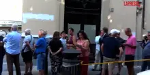 Pippo Baudo, la lunga coda alla camera ardente al Teatro delle Vittorie