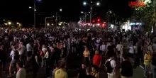 Serbia, nuovi scontri tra polizia e manifestanti: le immagini dal centro di Belgrado