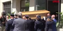 Pippo Baudo, il feretro lascia il Teatro delle Vittorie