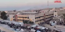 Gaza, colonne di fumo nero nel cielo di Khan Younis