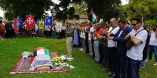 Pisa, centinaia ai funerali della palestinese Marah morta per malnutrizione. C’è anche Giani
