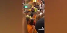 Icardi rifila una testata a un tifoso: il video è virale