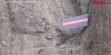 Usa: appende bandiera transgender a El Capitan, licenziata ranger del Parco Nazionale di Yosemite