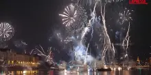 Ungheria, lo spettacolo pirotecnico per la festa nazionale: le incredibili immagini sul Danubio