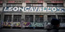 Leoncavallo, la storia del centro sociale di Milano: da occupazione a sgombero