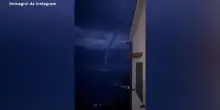 Maltempo all’Isola d’Elba, tromba marina ripresa in un video