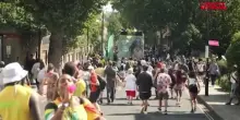 A Londra il Carnevale di Notting Hill, in migliaia invadono le strade del quartiere