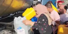 Gaza, crisi idrica nella Striscia: abitanti di Deir al-Balah in coda per lacqua