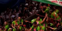 Spagna, migliaia di persone alla Tomatina: la battaglia di pomodori di Buñol