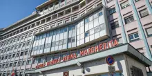 Omegna, morto il bambino di 3 anni caduto nella piscina di un b&b