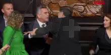 Messico, rissa in Senato: volano schiaffi e spintoni durante la plenaria