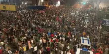 Genova, fiaccolata prima della partenza delle navi di aiuti per Gaza
