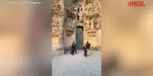 Barcellona, polvere colorata sulla Sagrada Familia: fermate due attiviste di Futuro Vegetal