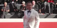 Mostra Cinema Venezia, Jude Law e Alicia Vikander sul red carpet de Il mago del Cremlino