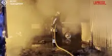 Ucraina, attacco con droni a Odessa: un magazzino divorato dalle fiamme