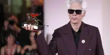 Mostra Cinema Venezia 2025, Leone d’Oro a Jarmusch. Dal Lido gli appelli per la pace a Gaza