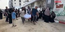Gaza, attacco aereo israeliano su campo profughi: sterminata una famiglia