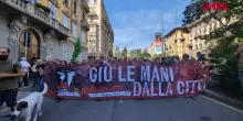 Milano, in migliaia al corteo contro lo sgombero del Leoncavallo