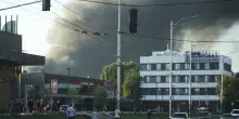 Ucraina, attacco russo su Kiev: colpito edificio governativo