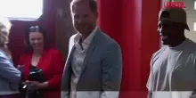 Harry nel Regno Unito, il Principe tra giovani rapper in uno studio di registrazione
